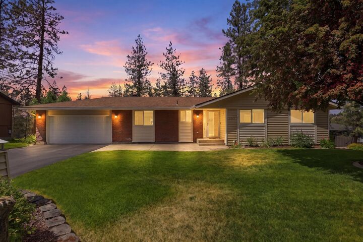 Property Photo: 5804 W Holyoke Ave WA 99208