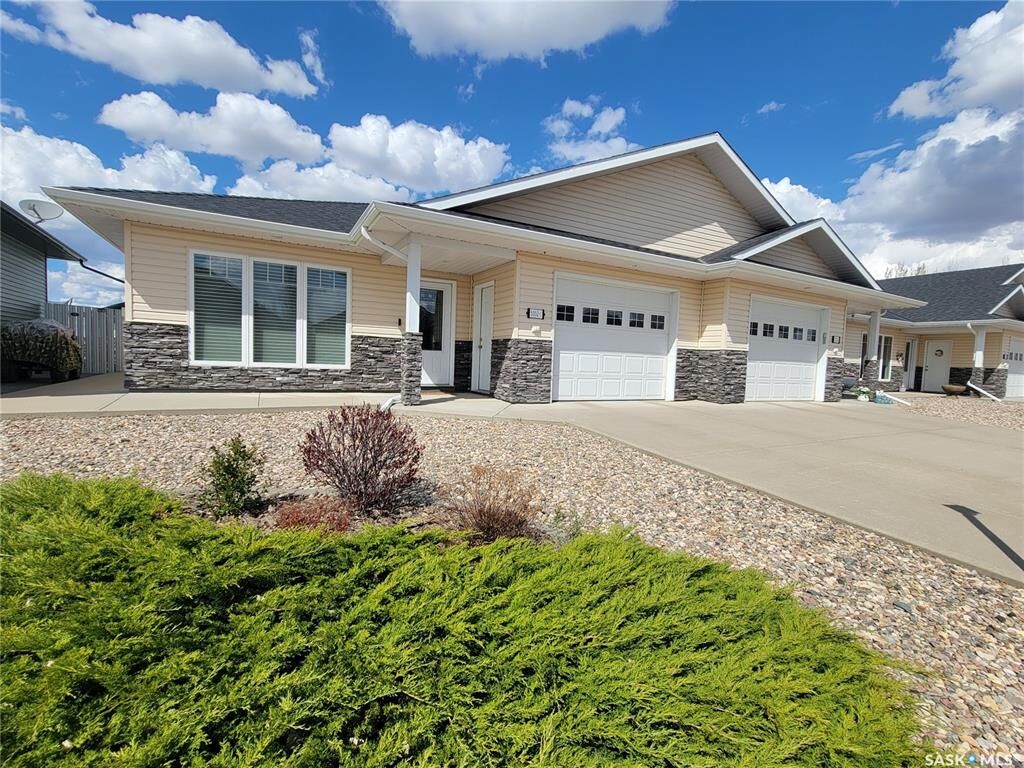 Property Photo: 5352 Progress Street 1 SK S0L 2C0