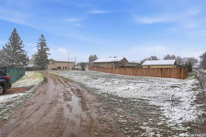 Property Photo:  757 6th Street E  SK S6V 0N9 