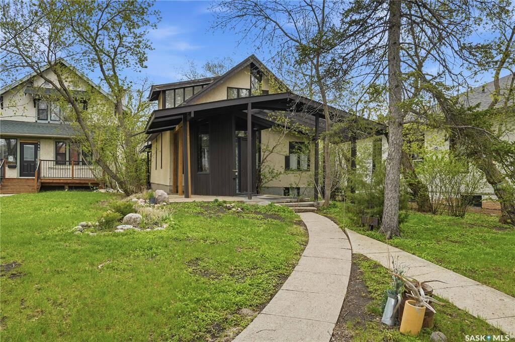 Property Photo: 160 Leopold Crescent SK S4T 6N6