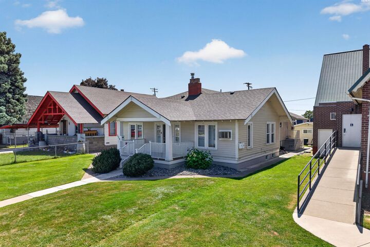 Property Photo:  528 W Bonneville St  WA 99301 