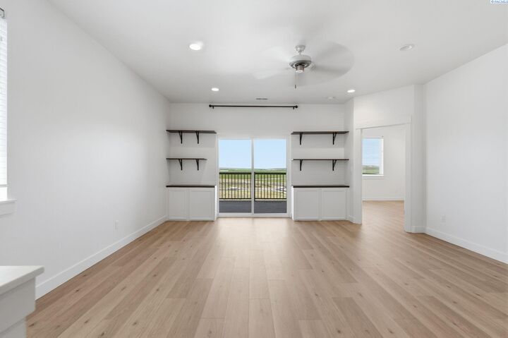 Property Photo:  413 Bedrock Loop  WA 99353 