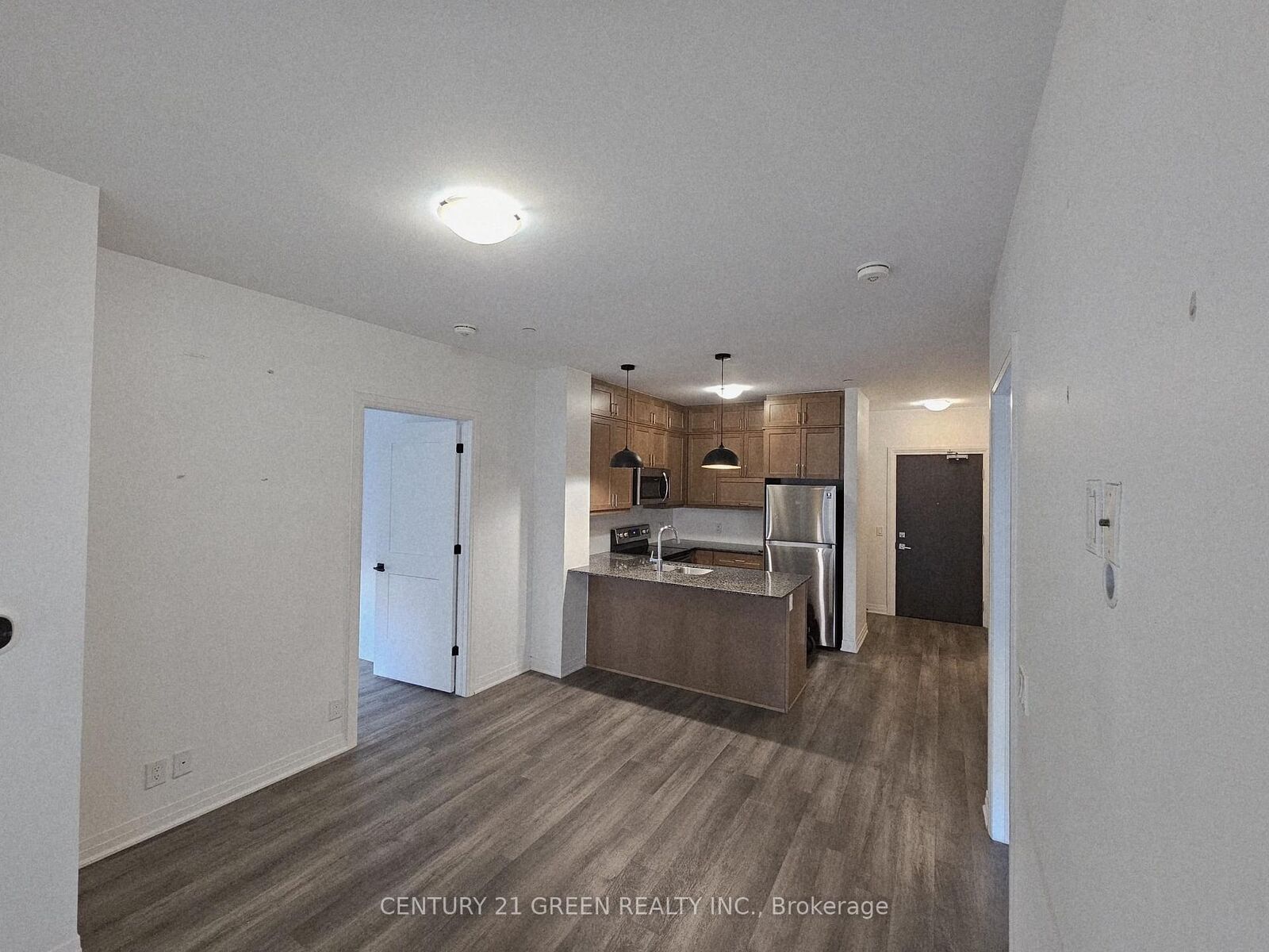 Photo de la propriété: 102 Grovewood Common Circle 242 ON L6H 0X2