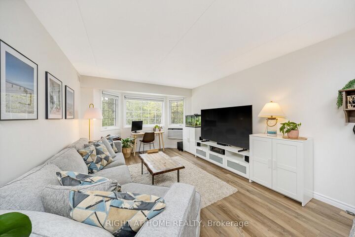 Property Photo: 264 Alma Street 203 ON N0B 2K0