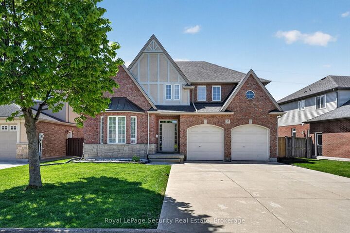 37 Fredonia Crescent — photo 1