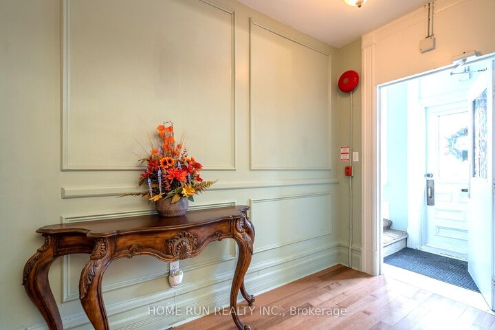 Property Photo: 431 Gilmour Street ON K2P 0R5