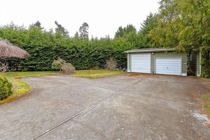 Property Photo: 1459 Sunrise Dr BC V9P 1X6