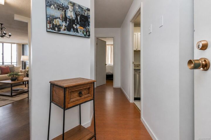 Property Photo:  620 Toronto St 1510  BC V8V 1P7 