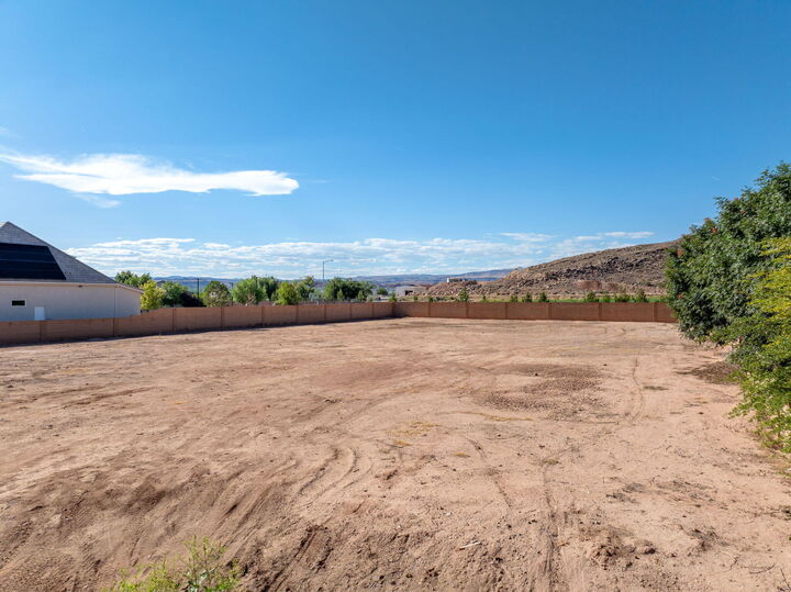 Property Photo:  387 E Chateau Meadows Cir  UT 84780 