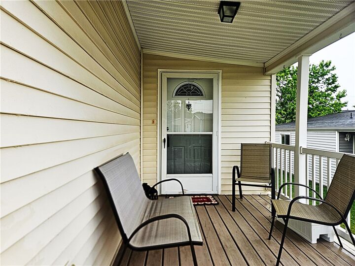 Property Photo:  612 Primrose Ln  PA 15666 