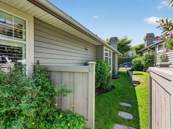 Property Photo: 15020 27A Avenue 7 BC V4P 2Z9