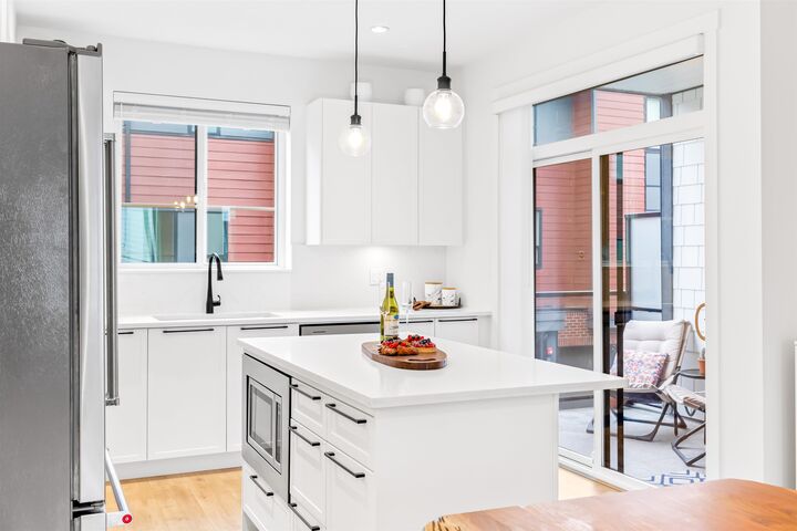 Property Photo: 19897 75A Avenue 18 BC V2Y 3S2
