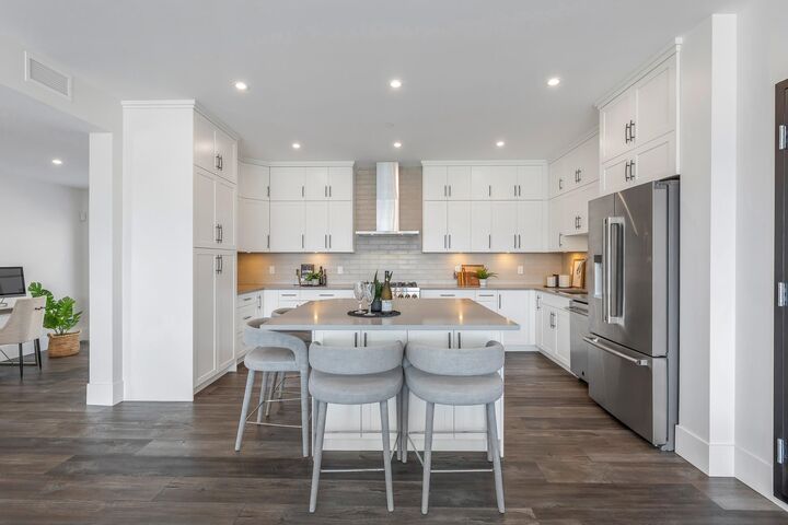 Property Photo: 36545 Florence Drive 302 BC V3G 0B6
