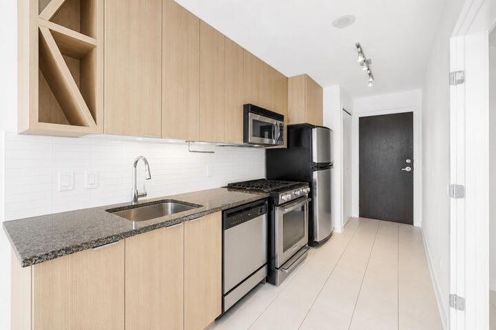 Property Photo: 1010 Richards Street 1703 BC V6B 1G2