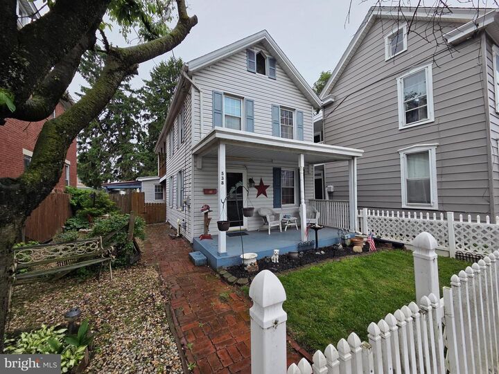 Property Photo:  538 E E Queen Street  PA 17201 