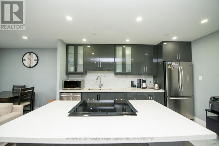 Property Photo:  1210 Radom Street 1901  ON L1W 2Z3 