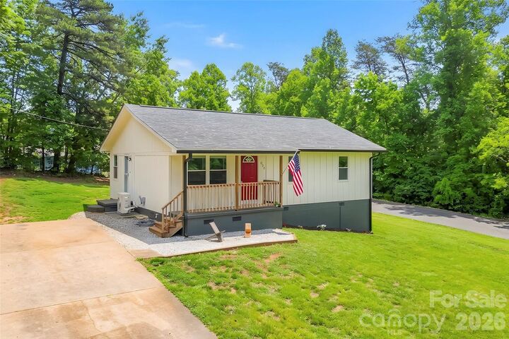 Property Photo: 825 S Creek Road NC 28761