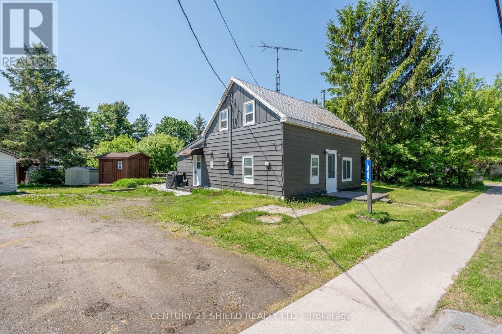 Property Photo:  18582 Dundas Street South  ON K0C 1S0 