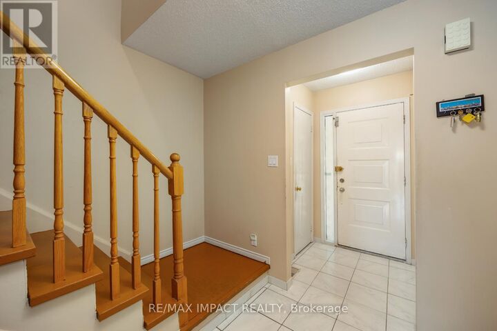 Property Photo:  820 Bennett Crescent  ON L1K 1V4 