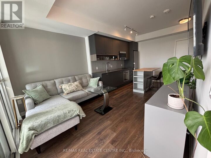 Property Photo: 3005 Pine Glen Road 501 ON L6M 4J3