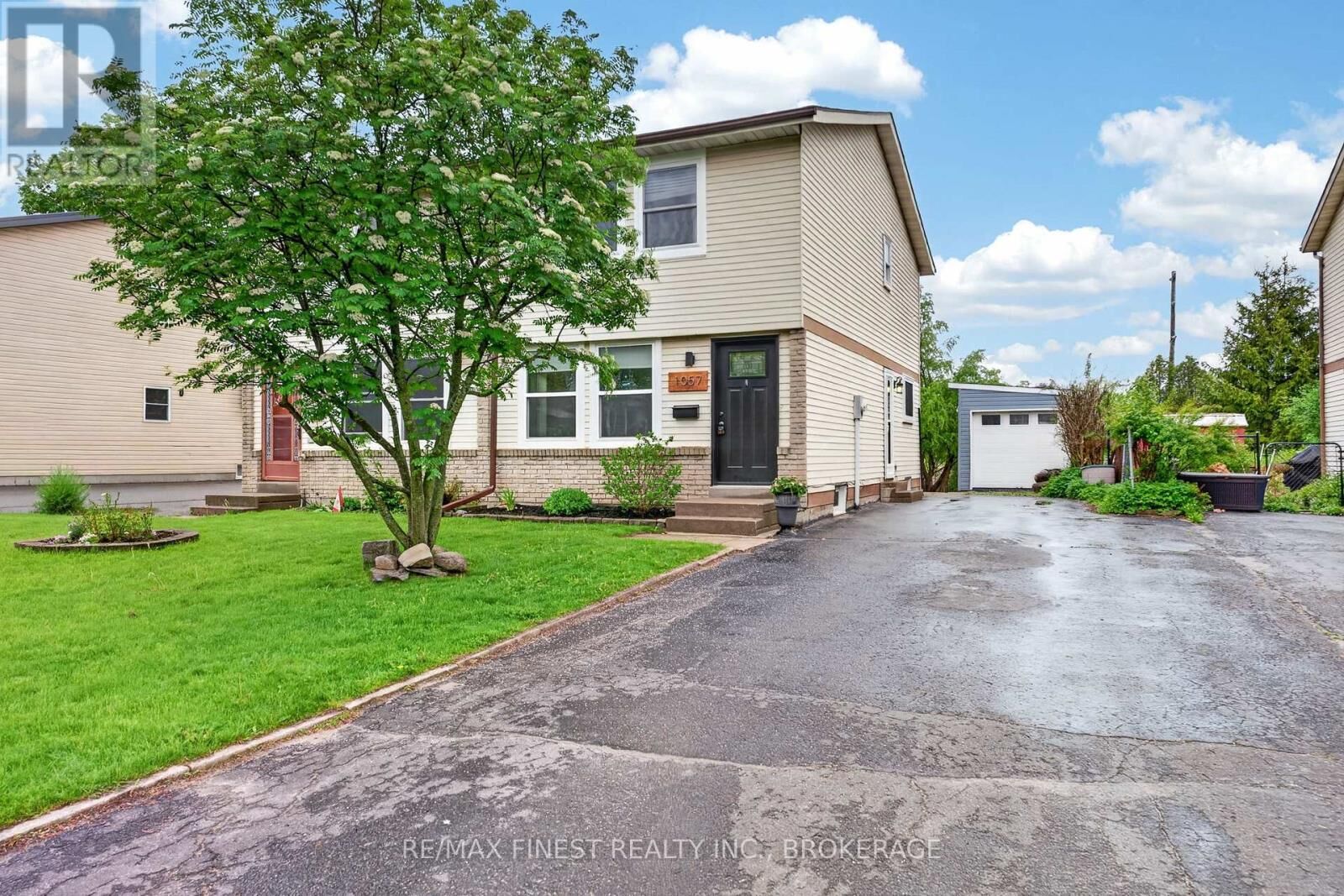 Property Photo: 1057 Basswood Place ON K7P 1K4