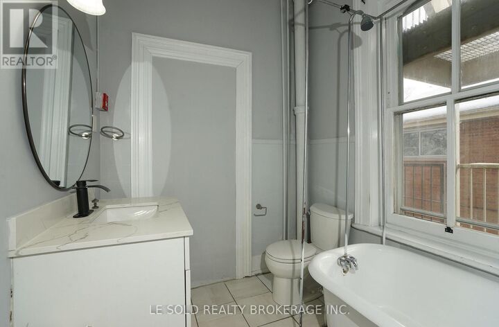 Property Photo:  53 McClary Avenue Unit 5  ON N6C 1P6 