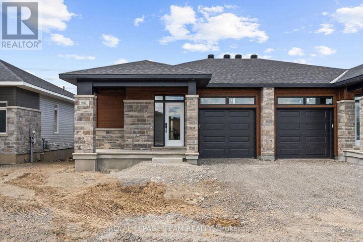 Property Photo:  1090 Moore Street  ON K6V 7N1 