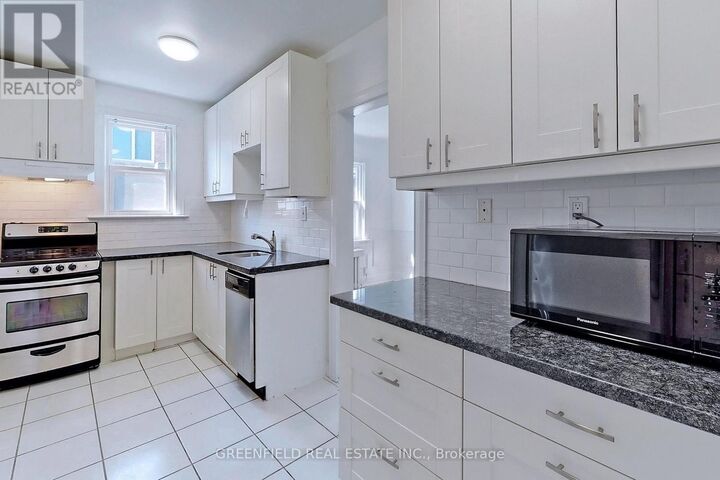Property Photo:  1747 Bayview Avenue Upper  ON M4G 3C5 