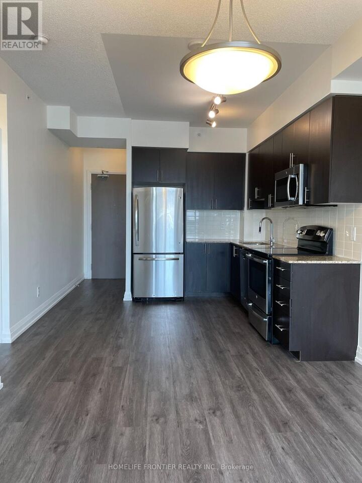 Property Photo: 7167 Yonge Street 202 ON L3T 0E1