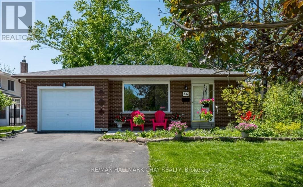 Property Photo: 44 Belcourt Avenue ON L4M 4E4