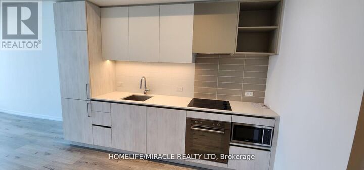 Property Photo:  7890 Jane Street 5507  ON L4K 0K9 
