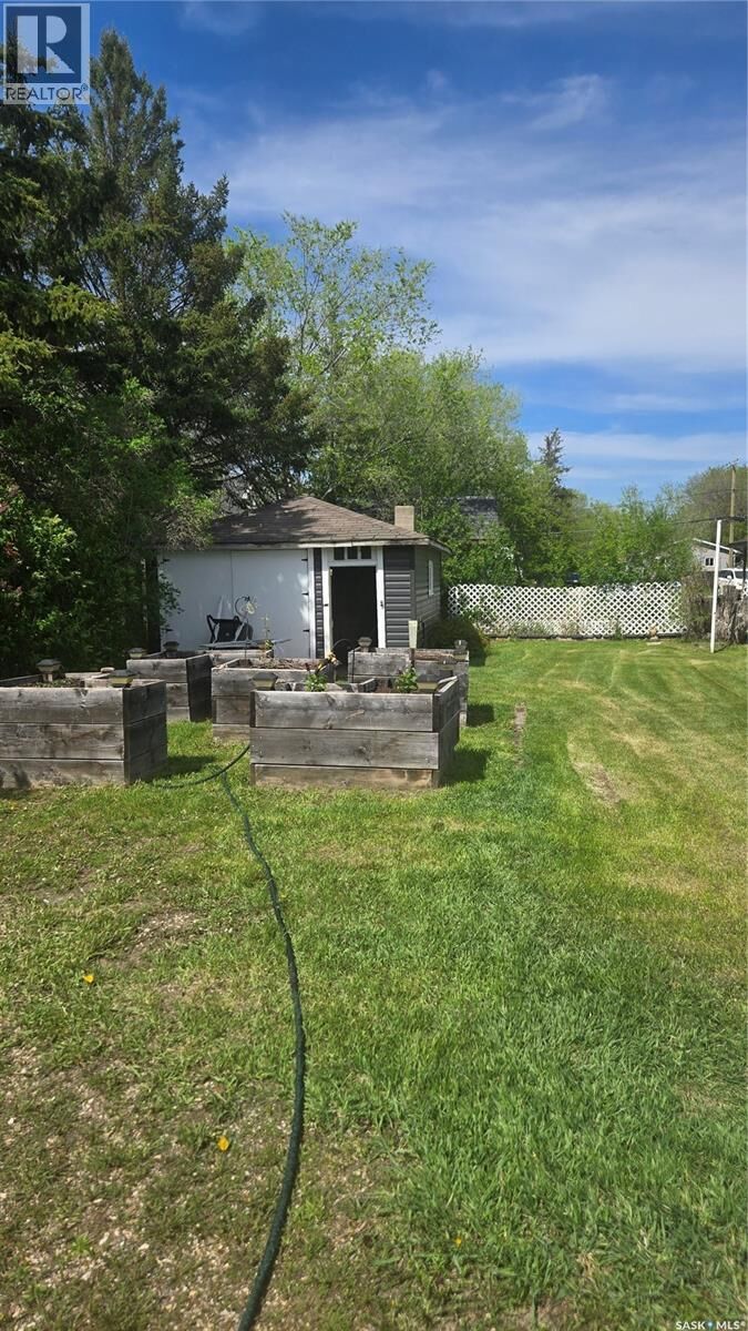 Property Photo:  716 Walsh Avenue  SK S0C 2B0 