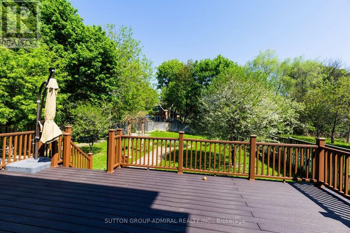 Property Photo:  24 Wedgewood Drive  ON M2M 2H3 