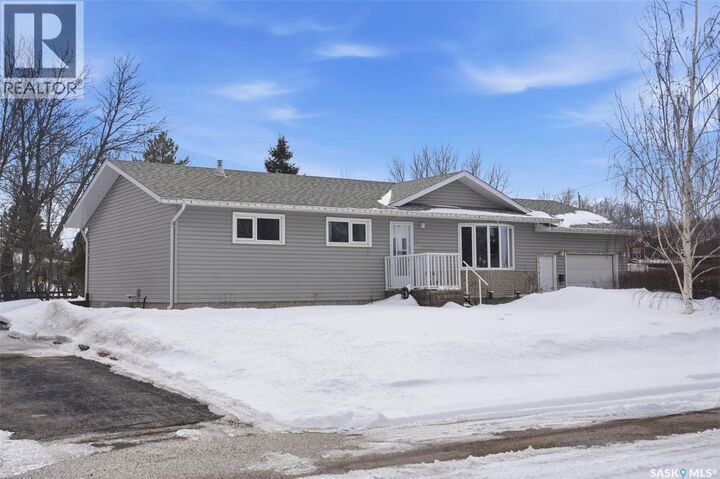 Property Photo:  313 7th Avenue W  SK S0K 4T0 