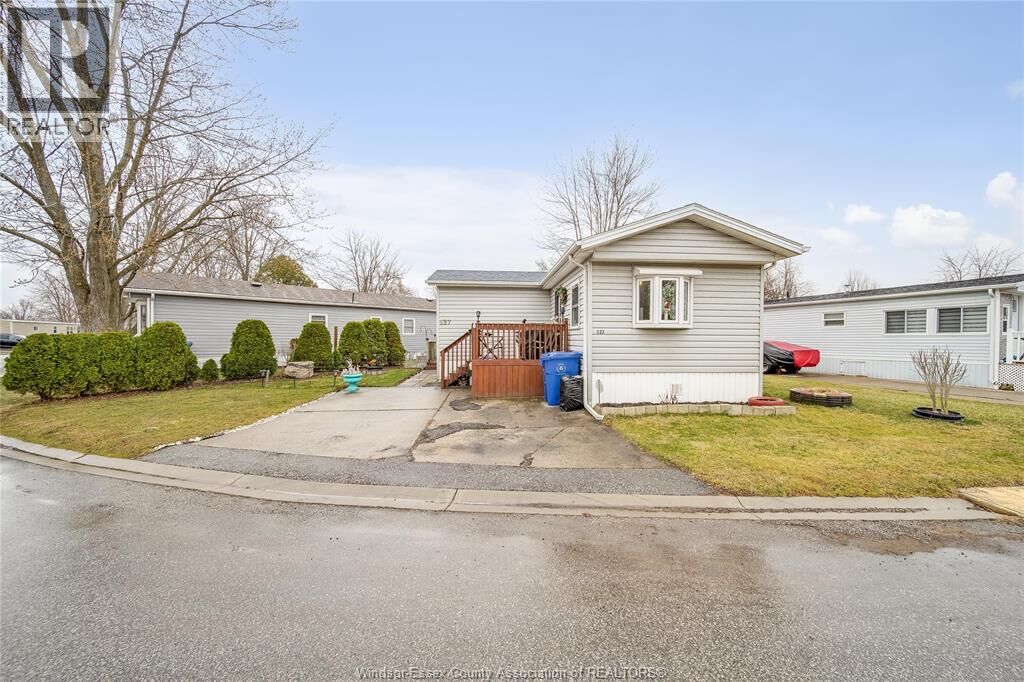 Property Photo:  137 Dana Drive  ON N8K 2A3 
