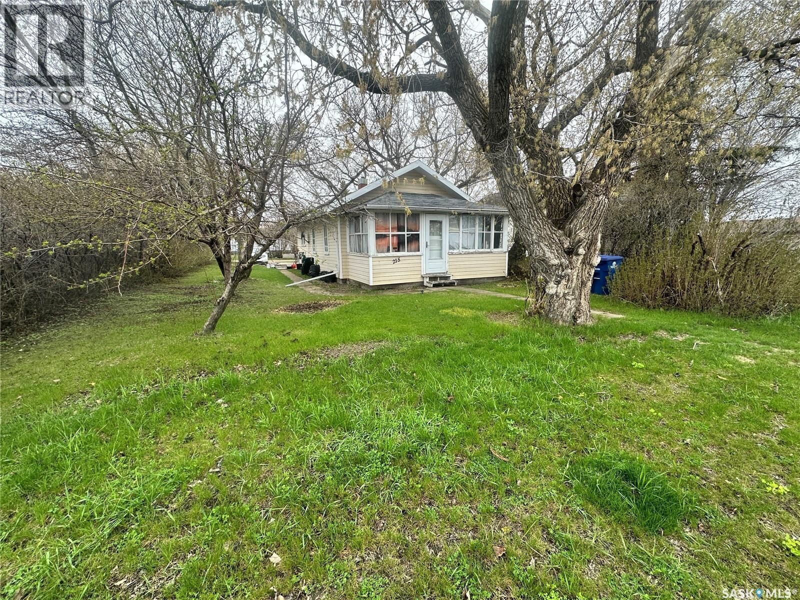 Property Photo:  215 7th Street E  SK S0A 4T0 