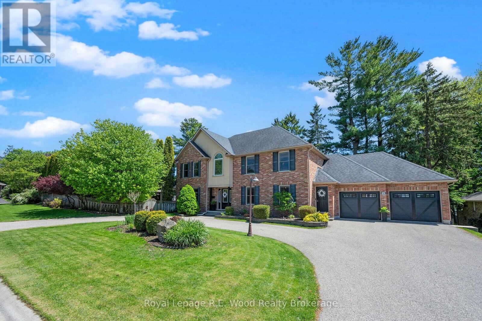 Property Photo: 29 Woodside Drive ON N4G 5P9