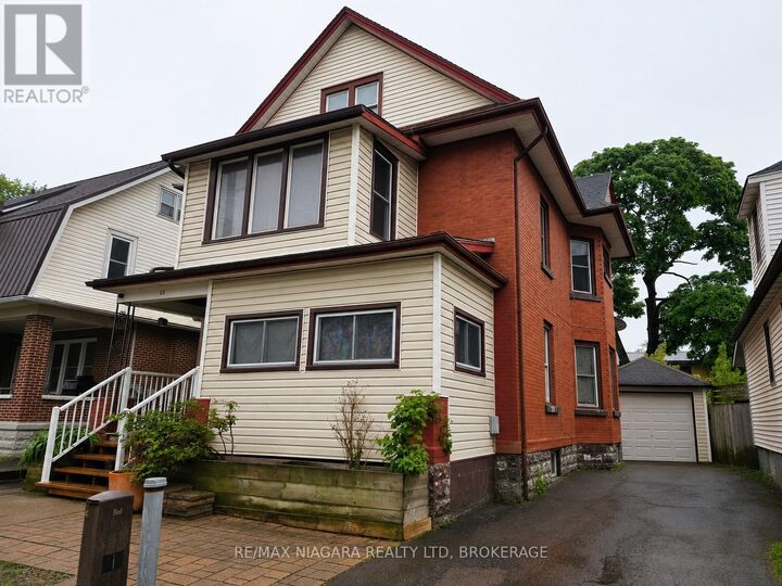 Property Photo:  23 Avenue Place 2  ON L3B 4B2 