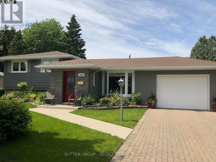 Property Photo: 1054 Chippewa Drive ON N5V 2T7