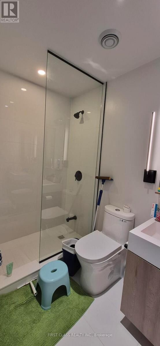 Property Photo:  117 Broadway Avenue 3002  ON M4P 1V3 