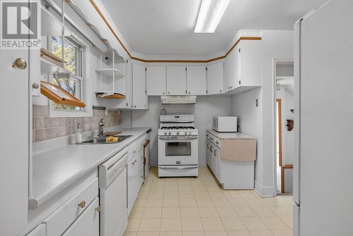 Property Photo:  793 Charlotte Street  ON P3E 4C1 