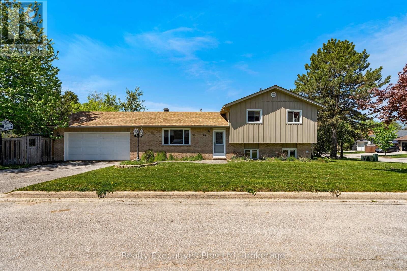 Property Photo:  24 McConkey Place  ON L4N 6H1 
