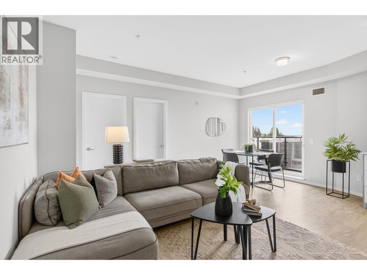 Property Photo:  6283 Kingsway Avenue 215  BC V5J 0H3 