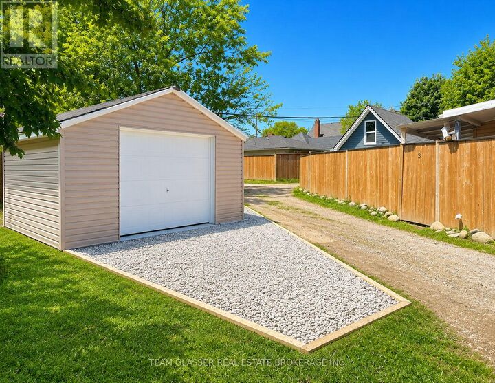 Property Photo:  139 Delaware Street  ON N5Z 2N6 