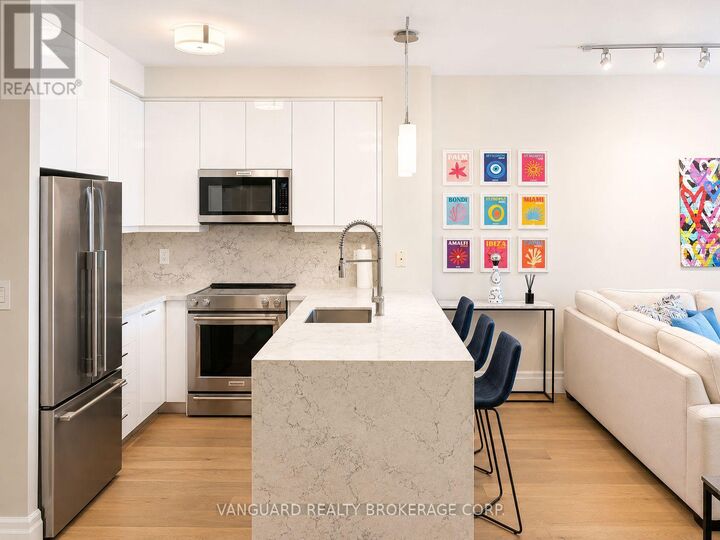 Property Photo:  18 Yorkville Avenue 201  ON M4W 3Y8 