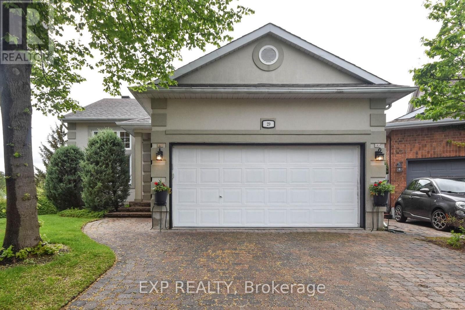 Property Photo:  29 Stonecroft Terrace  ON K2K 2V1 