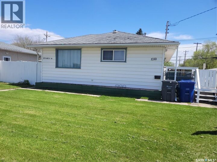 Property Photo:  1210 P Avenue N  SK S7L 2W9 