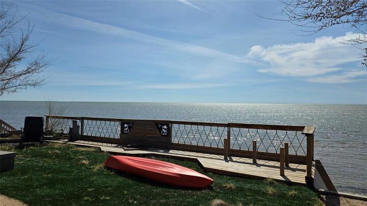 Property Photo: 25 Laurentia Beach Road North MB R0C 2S0