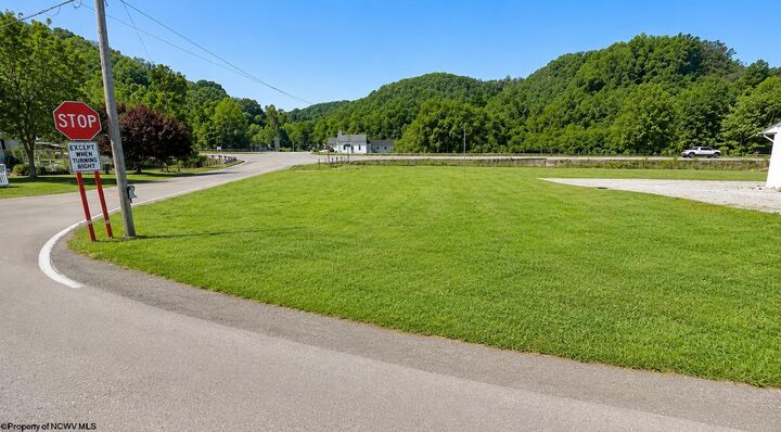 Property Photo: 3106 Old Route 33 East Highway WV 26372