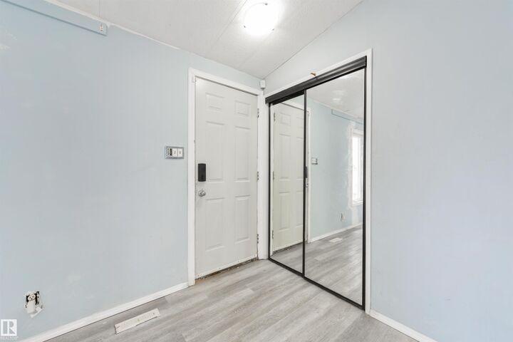 Property Photo:  6 Hillcrest Drive NW  AB T6P 1J2 